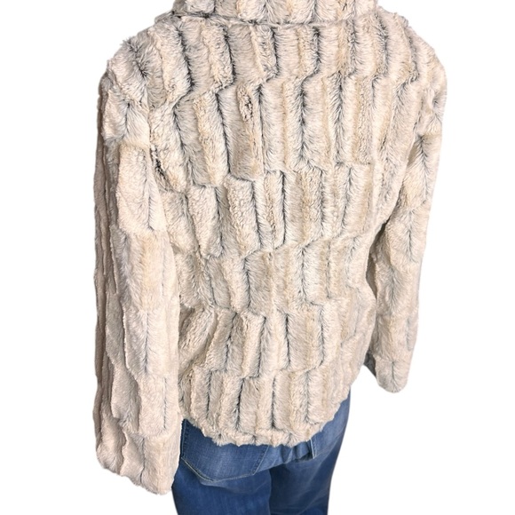 Yoki Jacket Womens Large Cream Faux Rabbit Fur Long Sleeve Button Up SOFT!!! - Picture 6 of 14